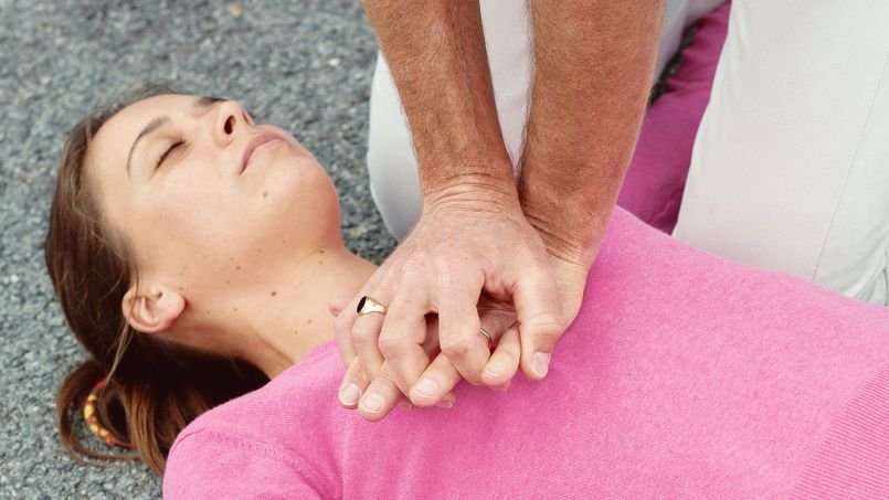 "Cachez ce sein…" : un tabou qui joue directement sur la survie.