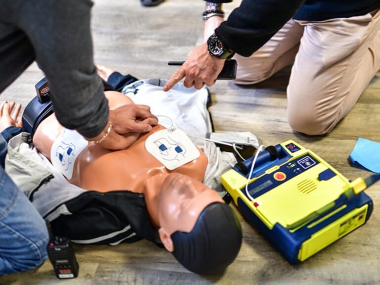 Défibrillateur cardiaque : sauver des vies à chaque choc.